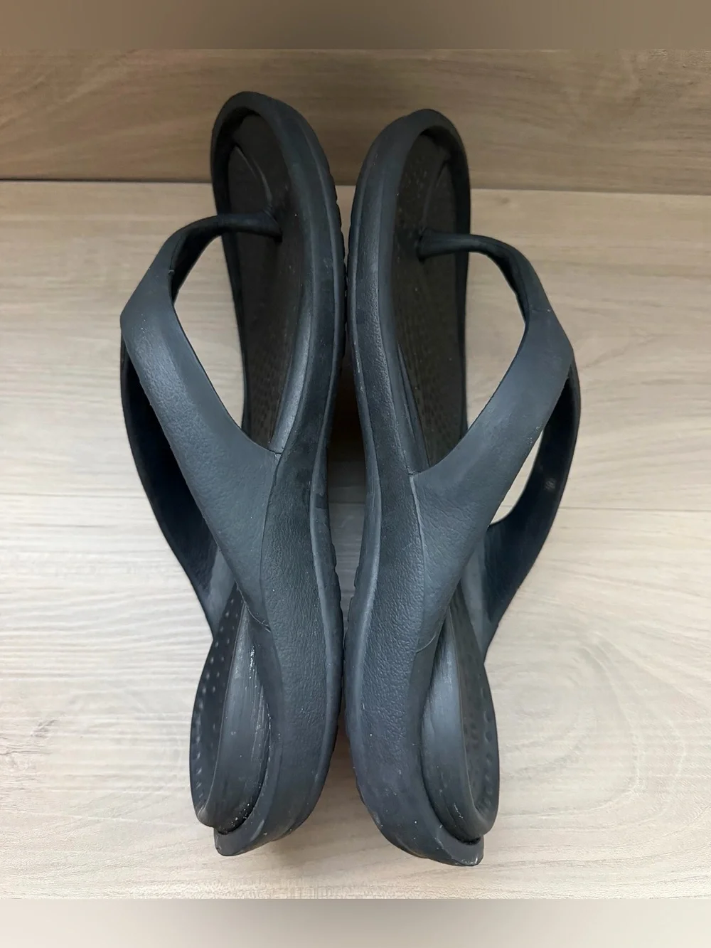 Crocs mens flip flops black Men’s Size 10/Women’s Size 12